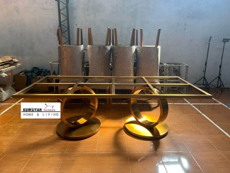 Kaki Meja Stainless Persegi Panjang Gold Desain Paling Unik